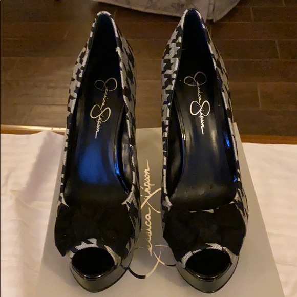 Jessica Simpson 5” Platform Heels - Picture 2 of 6